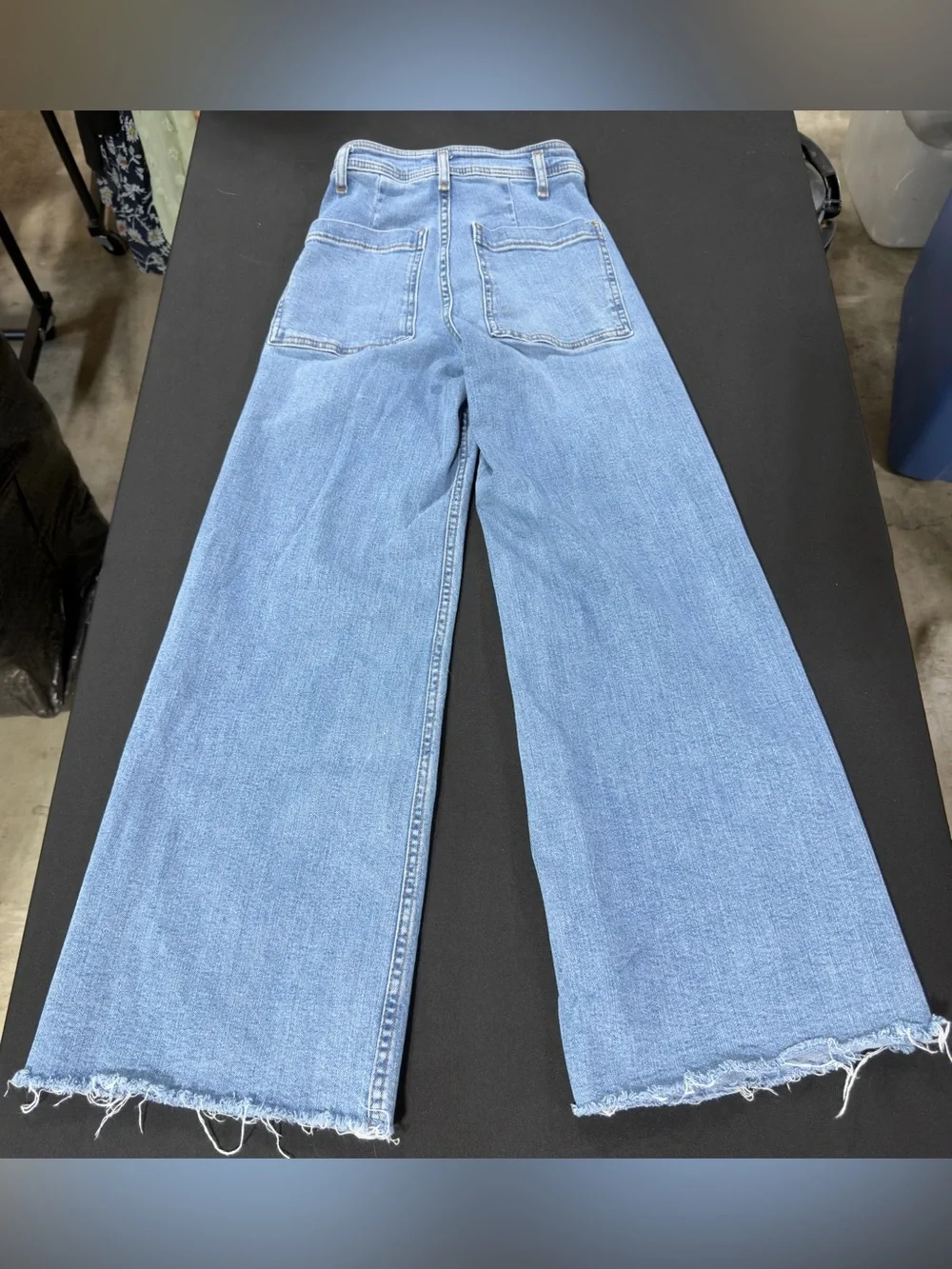 Zara Y2K 90s baggy Wide Leg High-Rise Jeans Women Size 2 Light Wash Raw Hem - Picture 2 of 5